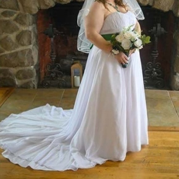 Wedding dress white with Emerald Green slash (can be easily removed) - Picture 1 of 2